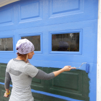 Quelle est la meilleure peinture pour les portes de garage? image What’s the Best Paint for Garage Doors_thumbnail Quelle est la meilleure peinture pour les portes de garage?